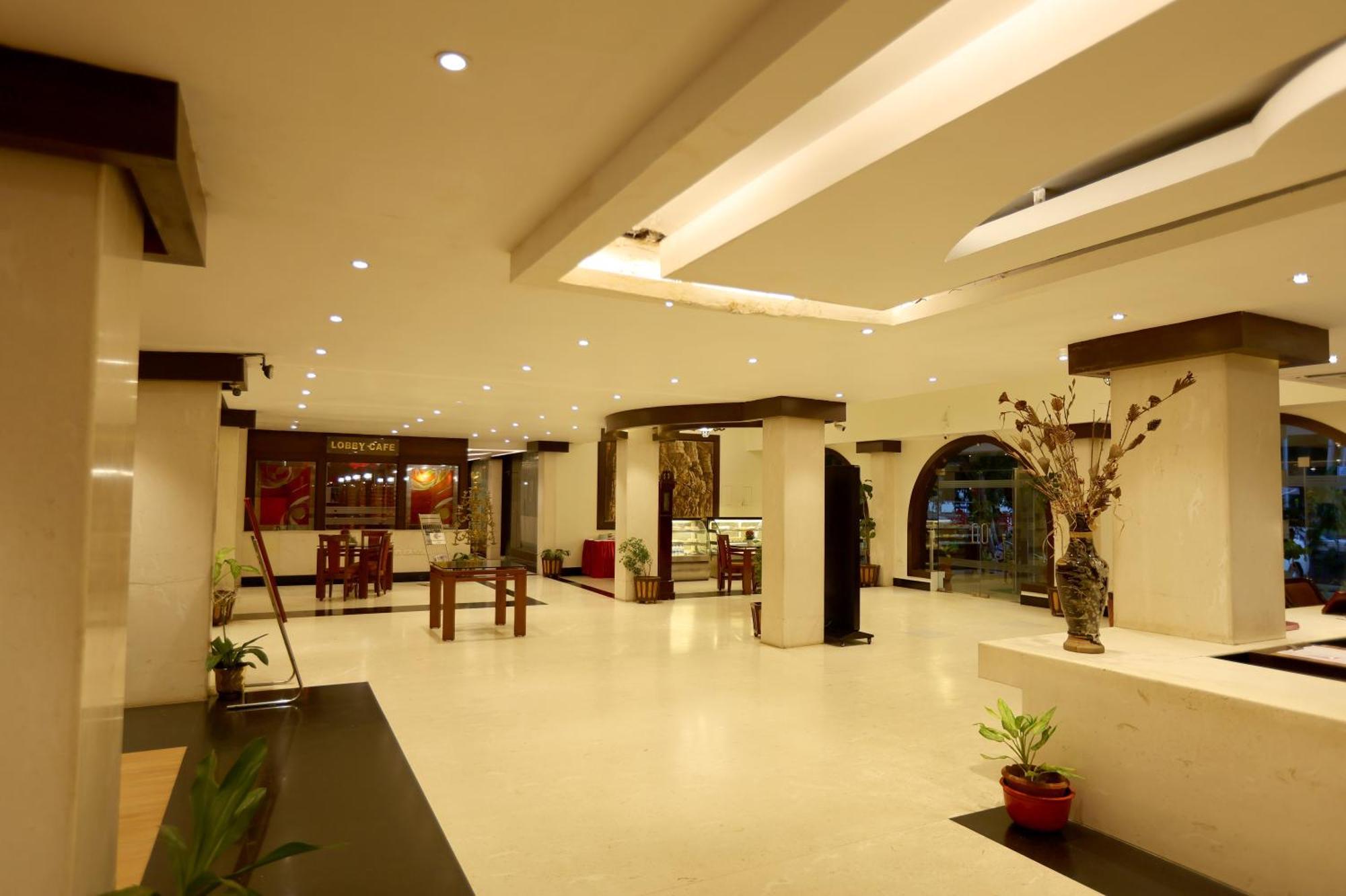 ホテル Breeze Residency Tiruchirappalli エクステリア 写真