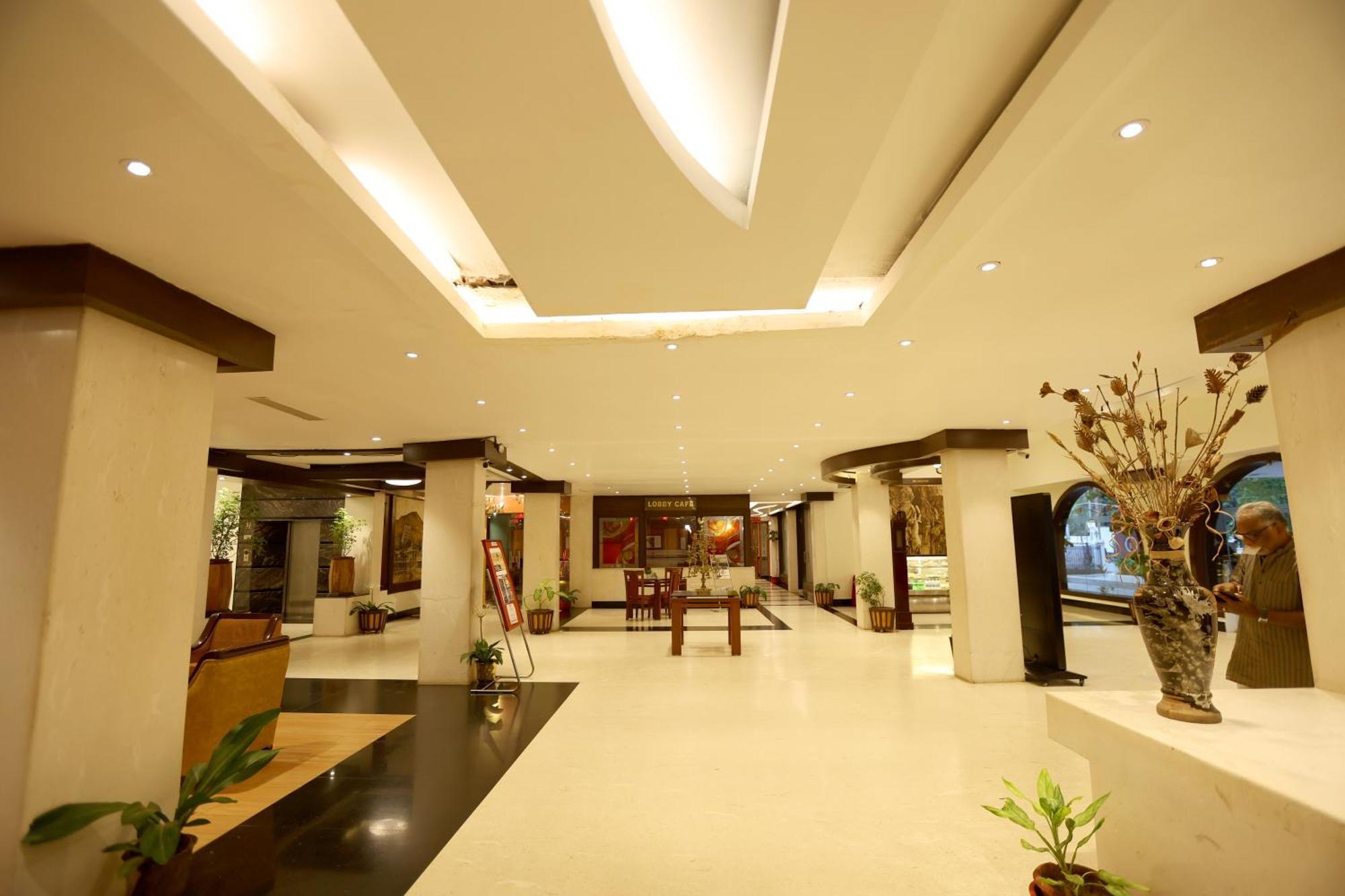 ホテル Breeze Residency Tiruchirappalli エクステリア 写真
